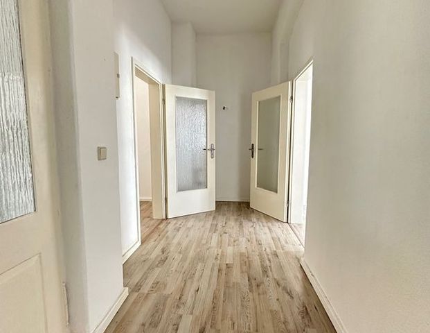 Renovierte 3 Raum Wohnung in Zwickau mit Balkon ab sofort zu vermieten - Foto 1