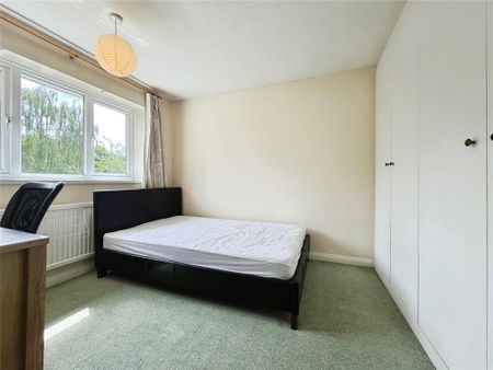 4 bedroom semi-detached house to rent - Photo 5