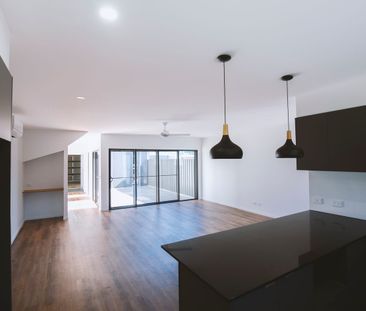 LIFESTYLE AND LOW MAINTENANCE IN SUNSHINE COVE - Photo 1