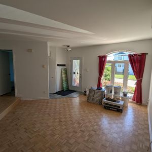 ► HAUT DE MAISON ◄ 4 1/2 + salle de lavage - Photo 2
