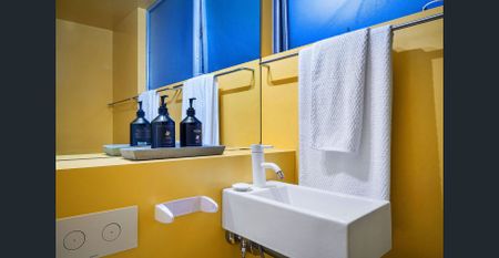 Treehouse-Style Haven With Leafy Outlook. - Photo 2