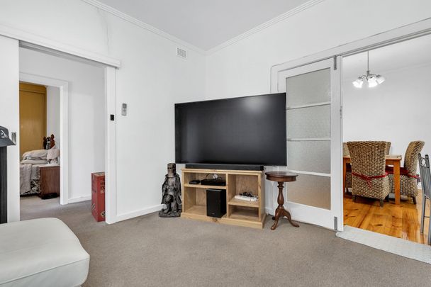 Family home, plus so much more! - Photo 1