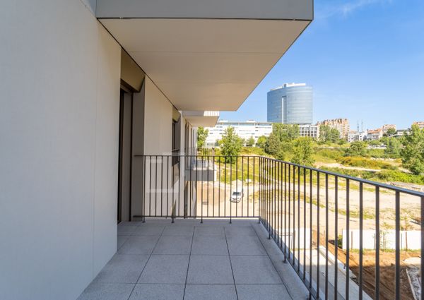 Apartamento T2 no Porto com varanda, garagem e arrumos