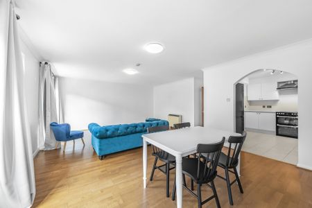 Goodhart Place, London, E14 - Photo 3