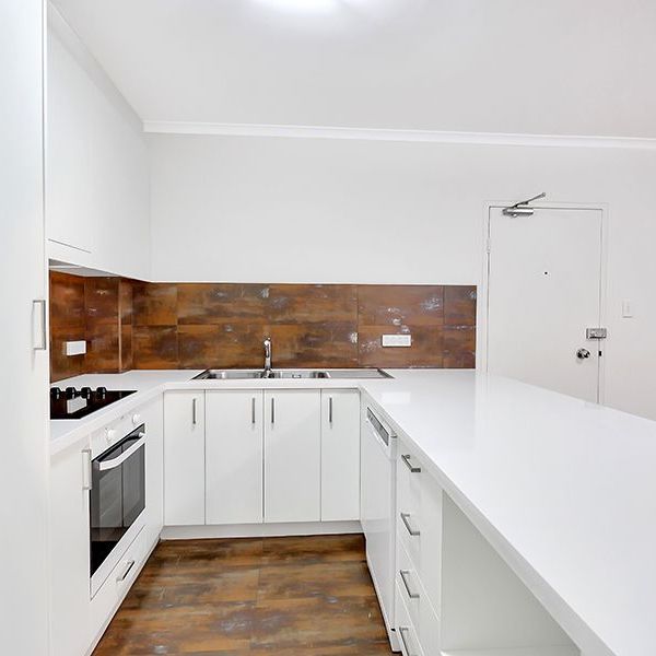 Relaxed easy care LIFESTYLE with superb convenience! - Photo 1
