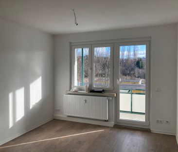 Wohnen im Grünen! 2-Raum-Wohnung mit Badewanne und Balkon in Zwötzen - Foto 2