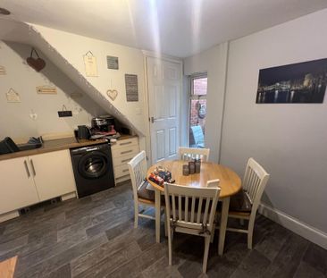 2 bedroom semi-detached house to rent - Photo 3