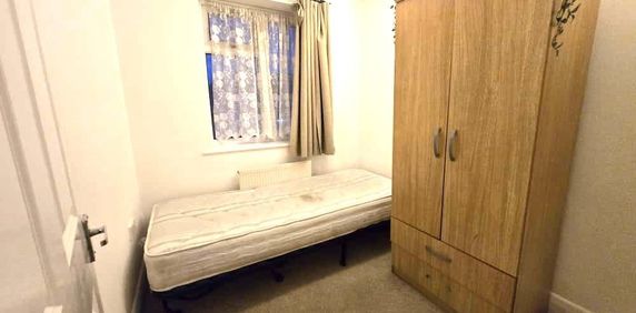 2 bedroom maisonette to rent - Photo 2