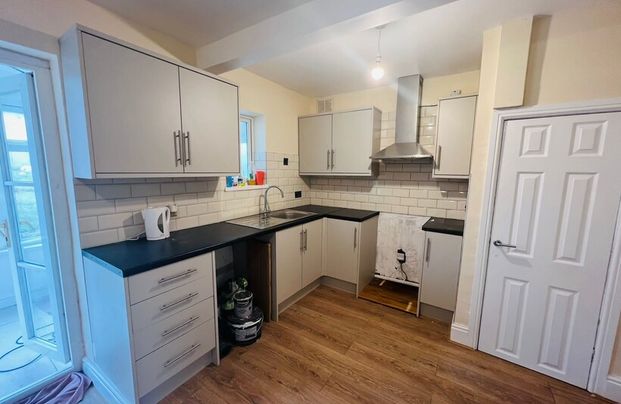 Kingswinford Road, Dudley, DY1 2EX - Photo 1