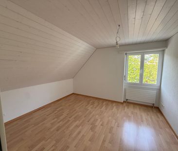 Moderne 3-Zimmer-Dachwohnung mit Balkon in Wettingen - Photo 4