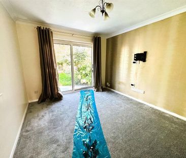 4 bedroom detached house to rent - Photo 2