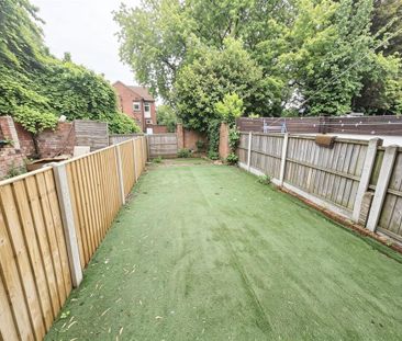 3 bedroom end of terrace house to rent - Photo 2