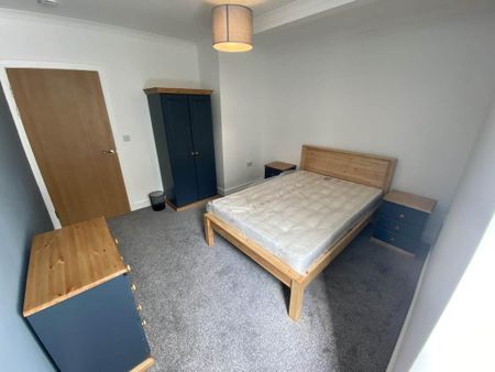 3 bedroom flat to rent - Photo 2
