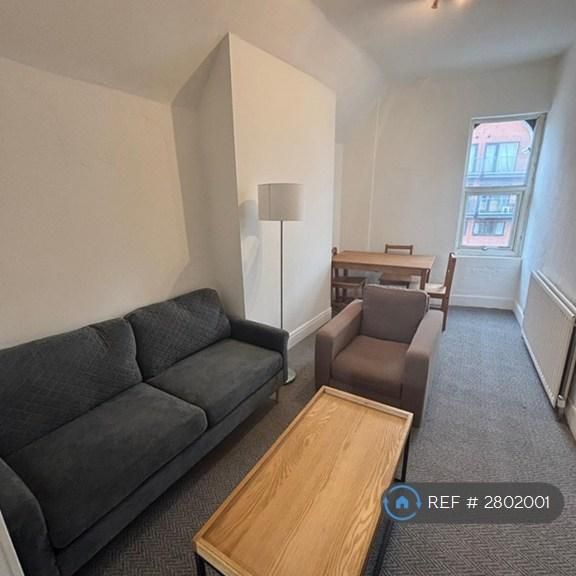 3 bedroom flat to rent - Photo 1
