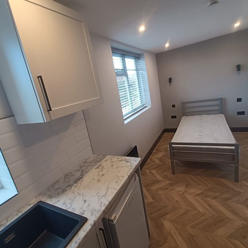 Room in a Shared House, Grayscroft Road, SW16 - Photo 1