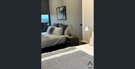 Beautifully Furnished 2 Bedroom Apartment - Photo 3