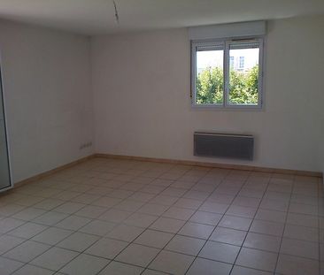 location Appartement T3 DE 64.65m² À MARSEILLE - Photo 2