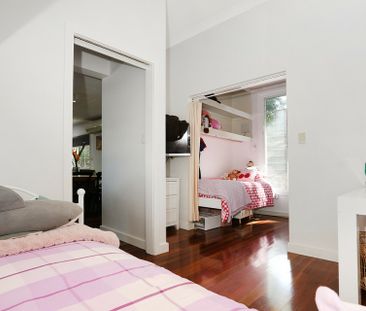 4 BEDROOM HOME WITH 15m x 13m COMMERCIAL SHED - Photo 4
