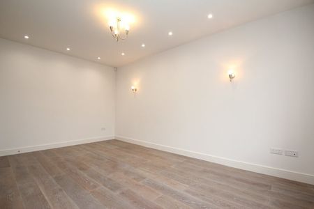 3 Bed Flat, Leeside Crescent, NW11 - Photo 2