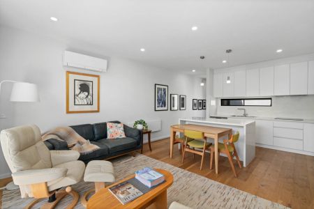 Private Residence, Immaculate Location! - Photo 2