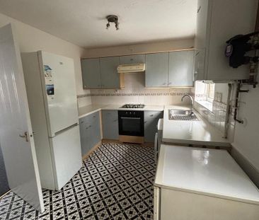 3 bedroom end of terrace house to rent - Photo 6