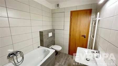 Nabízíme k pronájmu byt 2+kk v novostavbě ve Velké Bystřici - Photo 3
