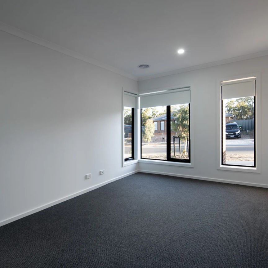 Modern family home in the heart of Huntly . - Photo 1
