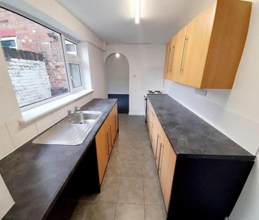 3 bedroom terraced house to rent - Photo 2