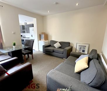 5 Bedroom Mid Terraced House - Photo 3