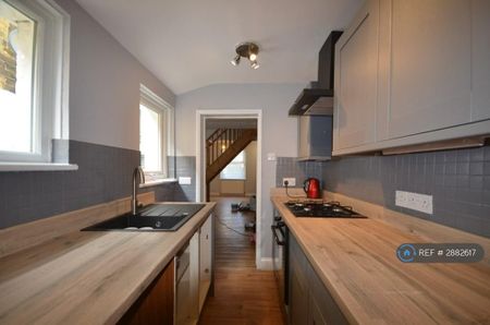 2 bedroom terraced house to rent - Photo 3