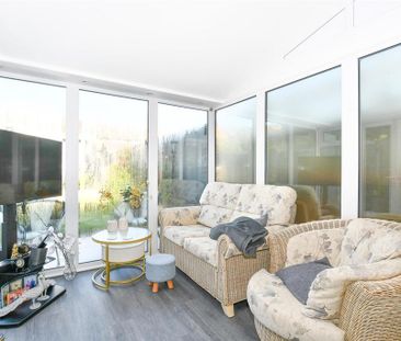 3 bedroom end of terrace house to rent - Photo 4