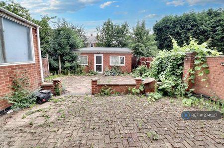 1 bedroom in a house share to rent - Photo 3