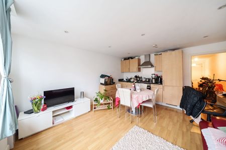 Cowleaze Road, Kingston Upon Thames, Surrey, KT2 - Photo 2