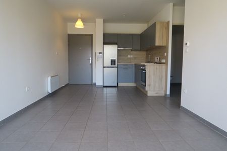 Location Appartement 2 pièces 42m² - Photo 2