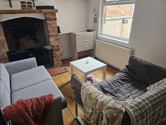 4 bedroom property to rent - Photo 1