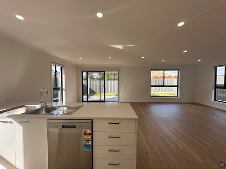 32 Trevelyan Avenue, Munno Para Downs SA 5115 - House For Rent | Domain - Photo 4