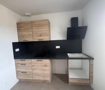 Location Appartement 2 pièces 45m² POURRIERES 83910 - Photo 4