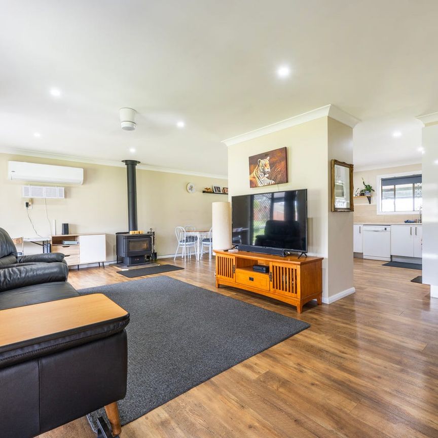 LOWSET & IMMACULATE ON 1,327SQMS WITH A SHED - Photo 1