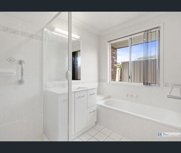 Modern 3 Bedroom Duplex in quiet location - Photo 3