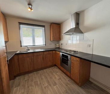 2 bedroom flat to rent - Photo 2