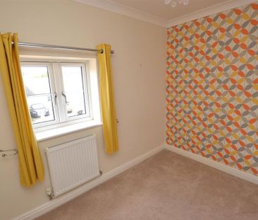 4 bedroom link detached house to rent - Photo 1