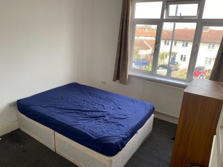 1 bedroom in a house share to rent - Photo 2