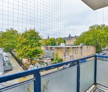 3 bedroom flat to rent - Photo 4