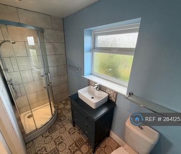 3 bedroom semi-detached house to rent - Photo 6