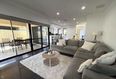 MODERN & SPACIOUS HOME IN PRIME LOCATION HOME OPEN SATURDAY 12 SEPTEMBER AT 9.45AM SHARP! - Photo 3