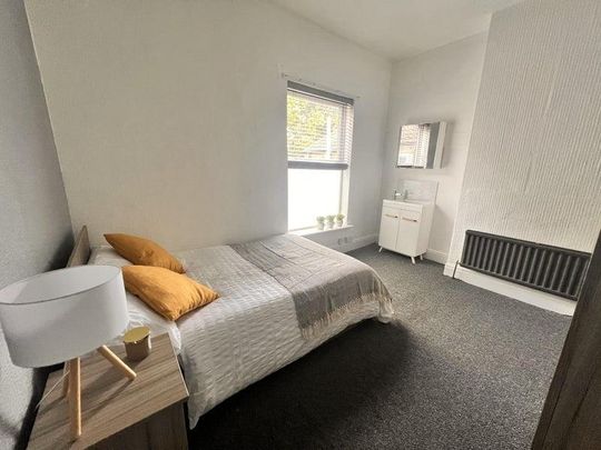 1 bedroom in a house share to rent - Photo 1