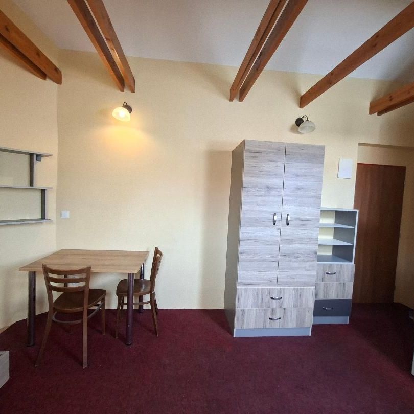 Zariadená garzónka v RD, 20 m², 1. posch., Wifi, na Alstrovej ulici v Rači, neďaleko amfiteátra – Fotografia 1