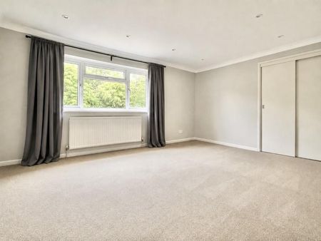 6 bedroom detached house to rent - Photo 2