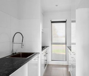 Modern 3-Bedroom Townhouse in Prime St Albans Location - Enquire Now! - Photo 2