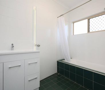 3 Bedroom Air Conditioned Home - Fully Fenced - Photo 5
